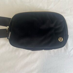 Lululemon Black Velvet Beltbag